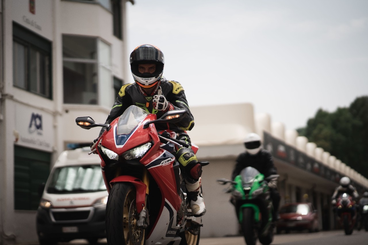 La FMI “laurea” i collaudatori moto Pirelli campioni in sicurezza